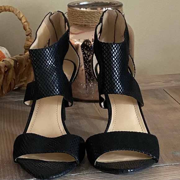 BCBGeneration Black Snakeskin Heels 👠 - Picture 13 of 15